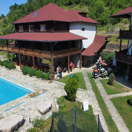 Hotel & Camping Etno Selo Vrelo Berane Bagian luar foto