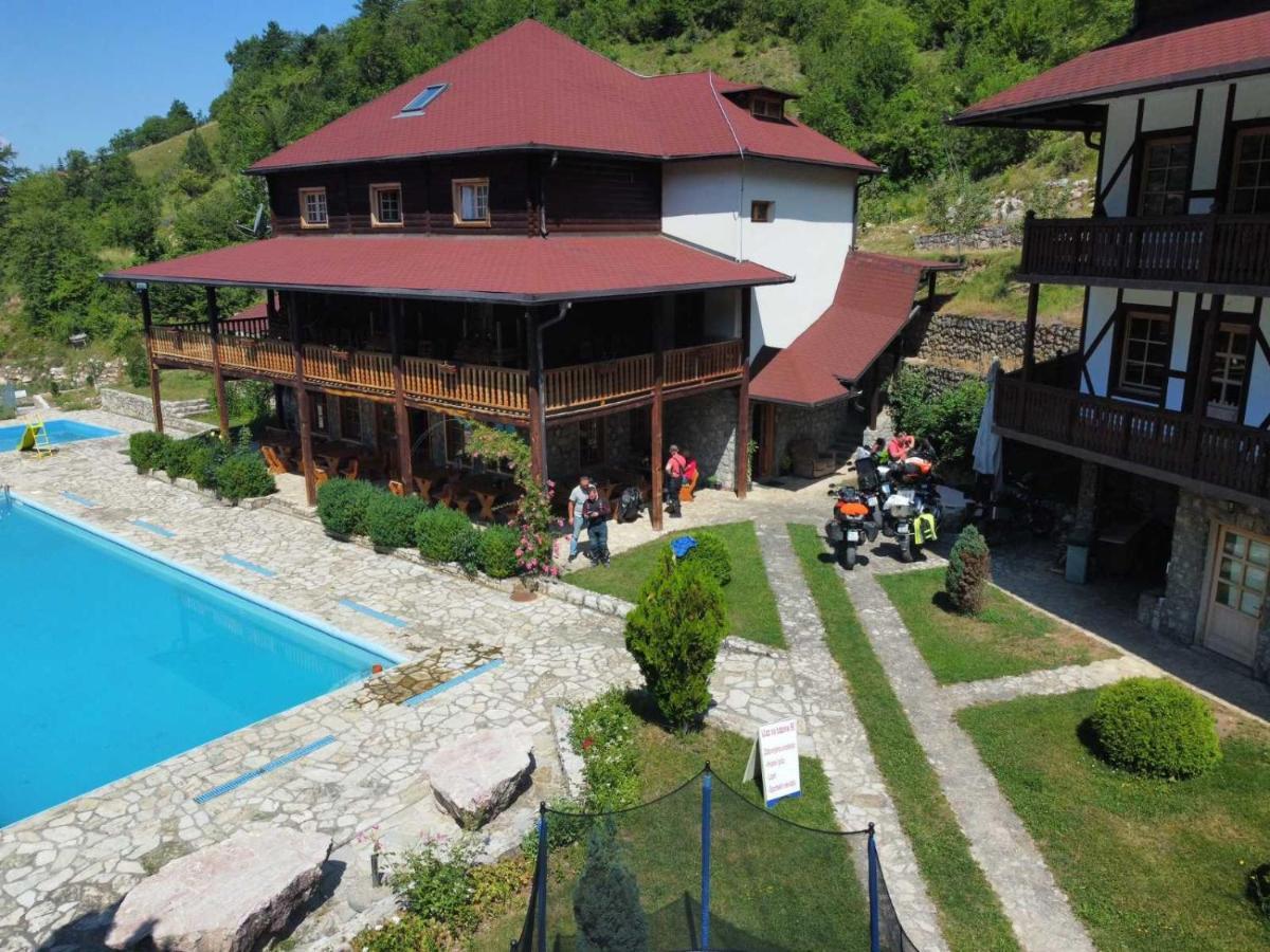 Hotel & Camping Etno Selo Vrelo Berane Bagian luar foto