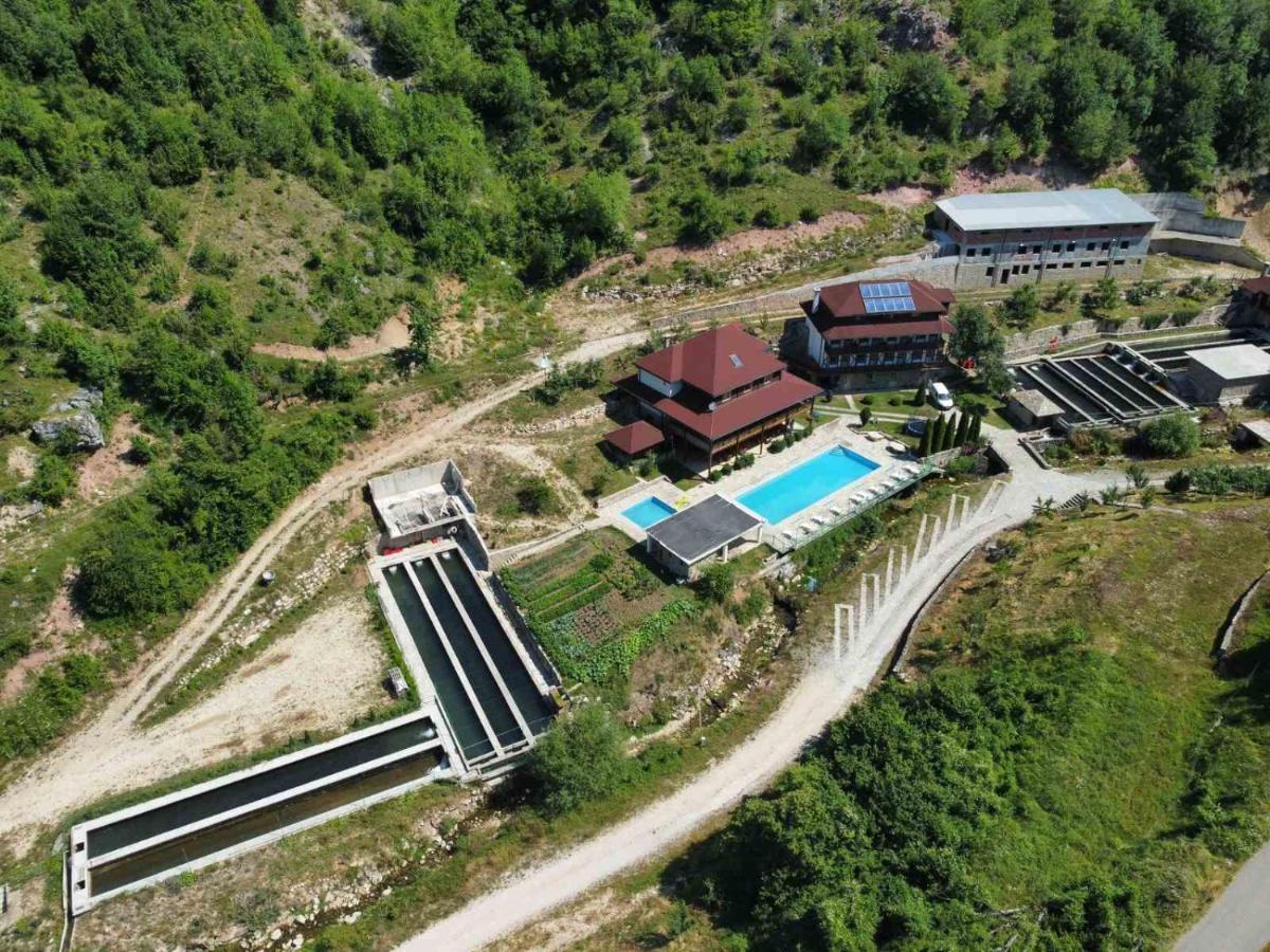 Hotel & Camping Etno Selo Vrelo Berane Bagian luar foto