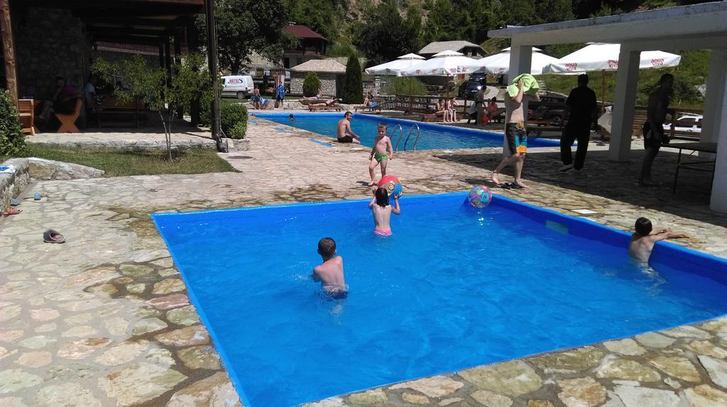 Hotel & Camping Etno Selo Vrelo Berane Bagian luar foto