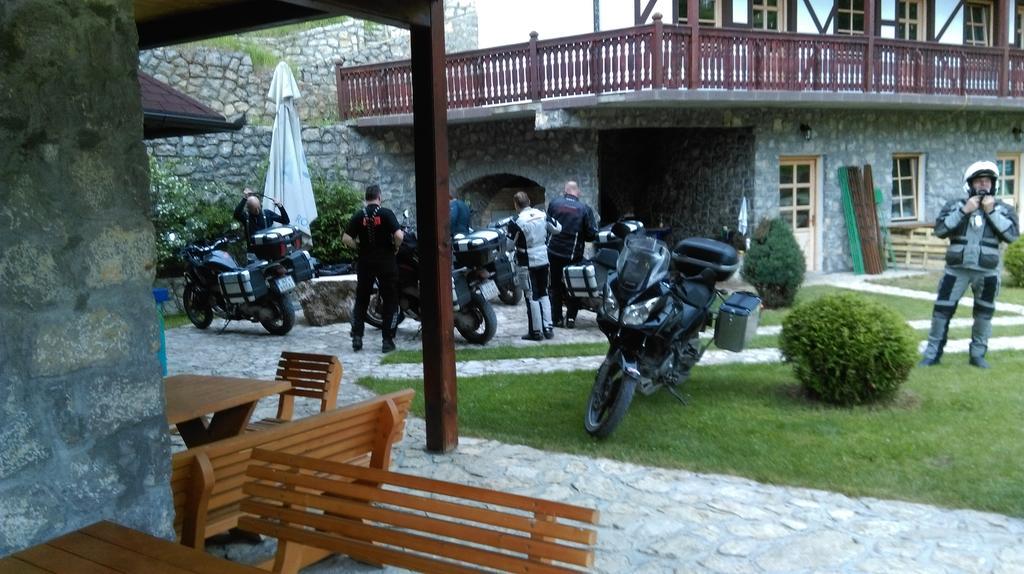 Hotel & Camping Etno Selo Vrelo Berane Bagian luar foto