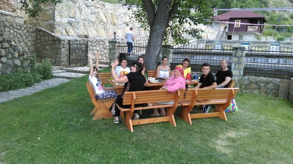 Hotel & Camping Etno Selo Vrelo Berane Bagian luar foto