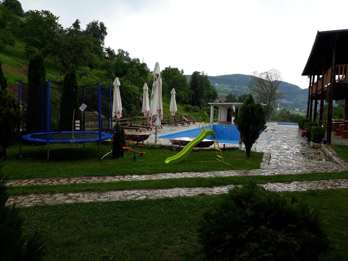 Hotel & Camping Etno Selo Vrelo Berane Bagian luar foto