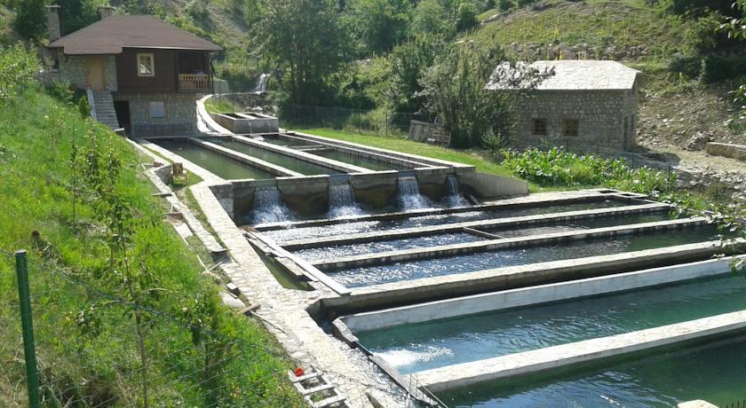 Hotel & Camping Etno Selo Vrelo Berane Bagian luar foto