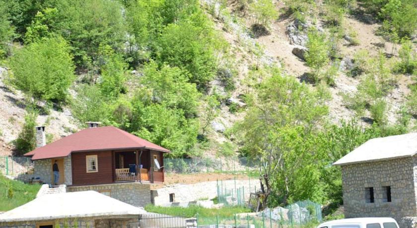 Hotel & Camping Etno Selo Vrelo Berane Bagian luar foto