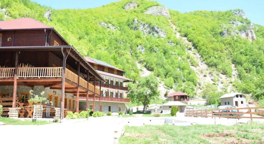 Hotel & Camping Etno Selo Vrelo Berane Bagian luar foto